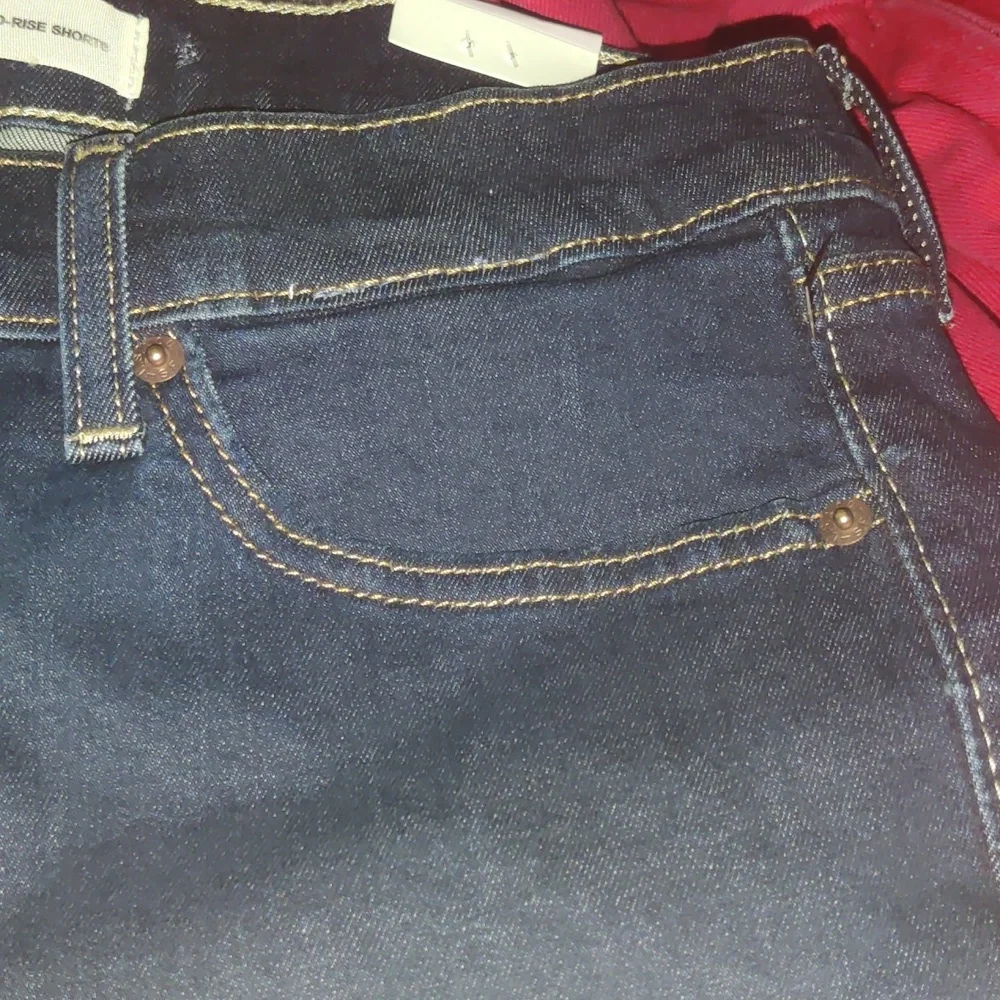 Signature by Levi's 🥳 Mid Rise Dark Wash Button Fly Shorts Size 29/9- NWT